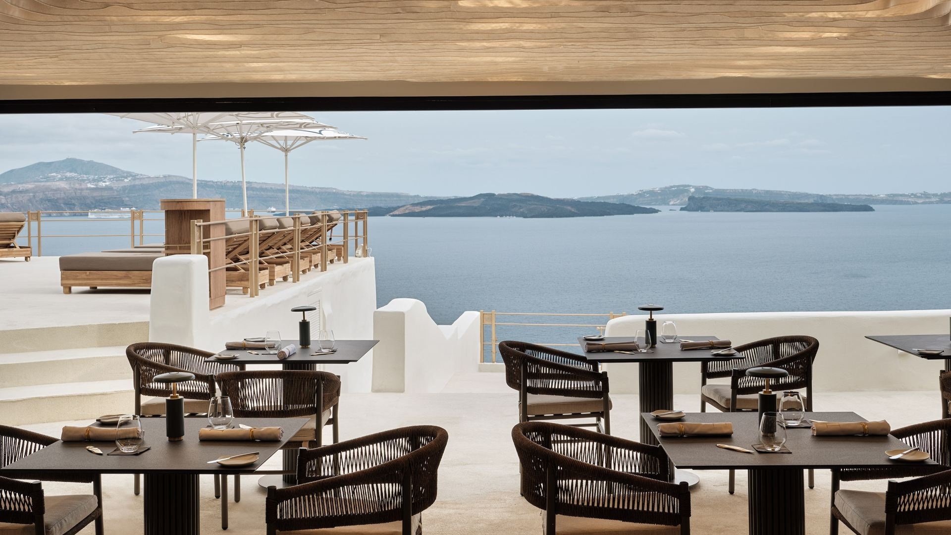 Lauda, Santorini